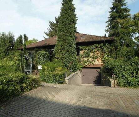 Strassenansicht - RARITÄT VON PRIVAT - EFH in Top-Lage von Meerbusch-Büderich (Grenze Alt-Meererbusch)