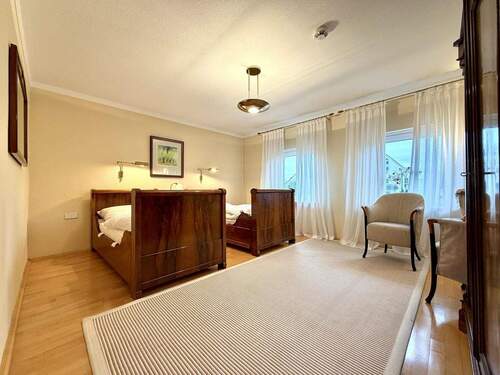 Schlafzimmer im 1. Obergeschoss - 