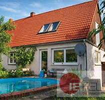 Provisionsfrei! Familienfreundliches Zuhause mit Carport, Gerätehaus und Swimmingpool - Reinsberg / Bieberstein