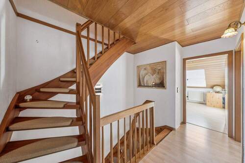 Treppenaufgang zum Dachgeschoss - 