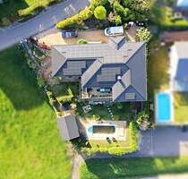 Mediterraner Wohntraum am Hohenstaufen: Exklusives Familienhaus mit Pool & Einliegerwohnung - Göppingen