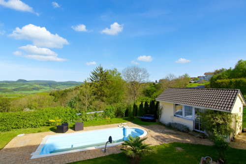 Pool + Poolhaus - 