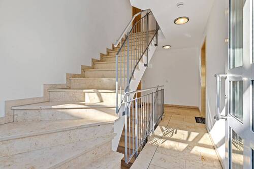 Treppenhaus / Hauseingang - 