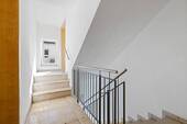 Eigener Aufgang ins Dachgeschoss - 