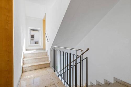 Eigener Aufgang ins Dachgeschoss - 