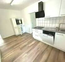 2,5-Zimmer-Wohnung im Erdgeschoss Einbauküche Dusche kein Balkon Kellerraum und Abstellraum Gartenanteil - Konz