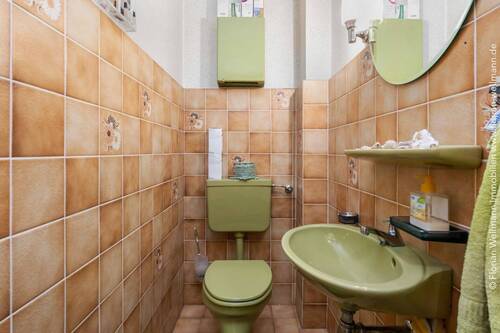 Gäste-WC im Eingangsbereich. - 