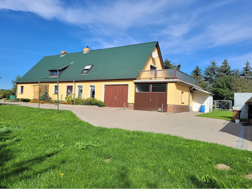 Einfamilienhaus mit Einliegerwohnung - Großes Einfamilienhaus mit Süd-Dachterrrasse und Einliegerwohnung
