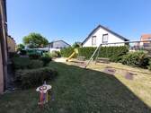 Grünanlage mit Spielplatz - 
