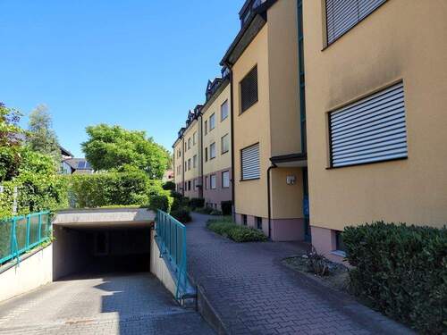 Zugang und Tiefgarage - 