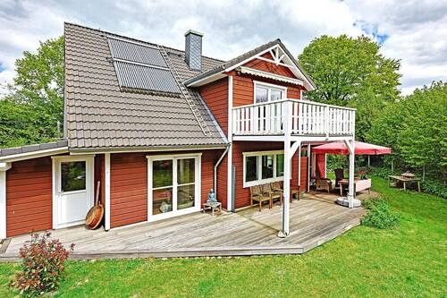 Gartenseite des Hauses - Energieeffizientes Schwedenhaus nahe Hamburg mit Blick in die Felder