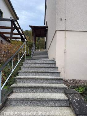 Aufgang - 5 Zimmer Etagenwohnung zum Kaufen in Kreiensen