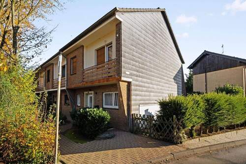 Hausnummer 6 Frontansicht - 