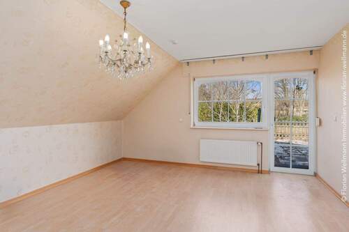 18,66 m² Wohnzimmer im Dachgeschoss mit Zugang zur Dachterrasse - 