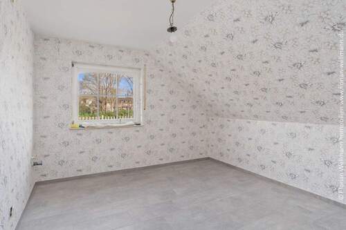 11,85 m² Küche im Dachgeschoss (Fußboden bereits erneuert) - 