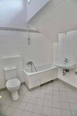 Beispiel Badezimmer - 1 Zimmer Etagenwohnung zum Kaufen in Berlin