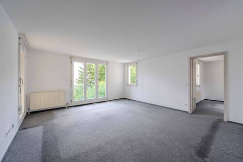 Wohn-/Esszimmer - 
