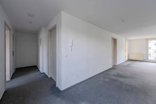 Diele - 4 Zimmer Etagenwohnung zum Kaufen in Remseck