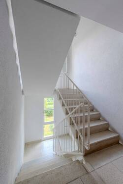 Treppenhaus - Etagenwohnung mit 94,00 m² in Remseck zum Kaufen