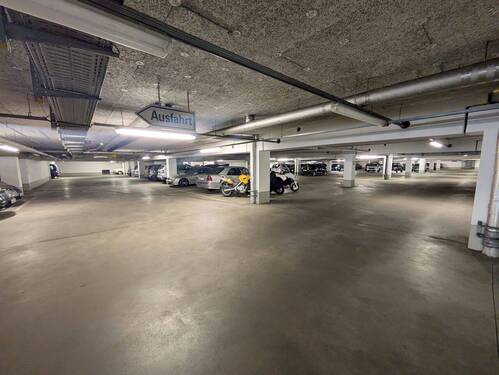 Tiefgarage & Stellplatz - 