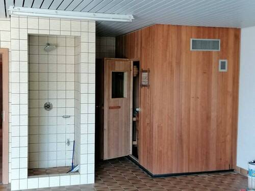 Sauna mit Duschkabine - 