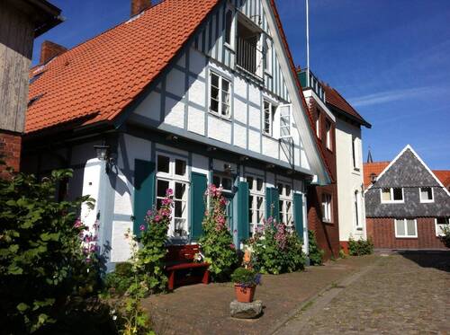 Vorderansicht - Charmante, historische Haushälfte an der Elbe