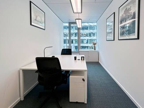 Regus_The Squaire Conference_Germany_Center 2796_O - Privater Büroraum für 3 Personen in Regus The Squaire Business Center