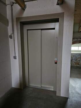 Aufzug - Halle in Dresden zur Miete