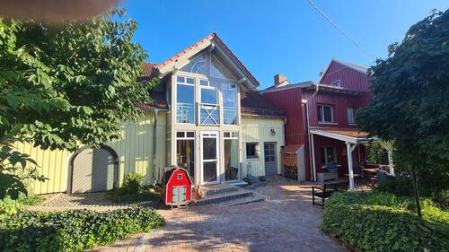 Blick Haupthaus und Galeriewohnung - Traumimmoblie zu verkaufen! Zweifamilienhaus mit Anbau und wunderschönem Grundstück in Hargesheim