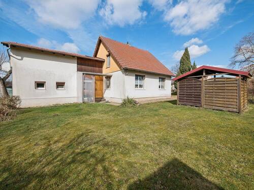 Hauseingang - KENSINGTON - Exklusiv - viele Zimmer und viel Garten in Karwe in Sichtweite des Ruppiner Sees