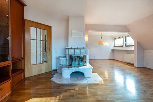 Wohn-/ Essbereich mit Kamin - 