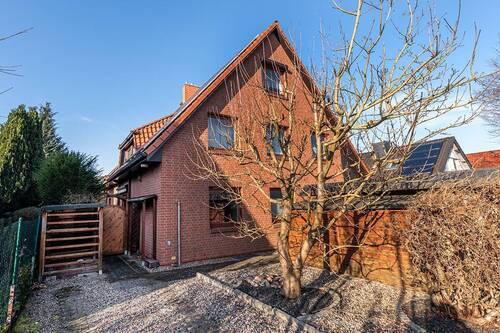 Vorderansicht - 8 Zimmer Mehrfamilienhaus, Wohnhaus zum Kaufen in Schwarzenbek