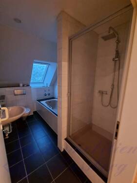 Badezimmer - 4 Zimmer Etagenwohnung zur Miete in Barntrup