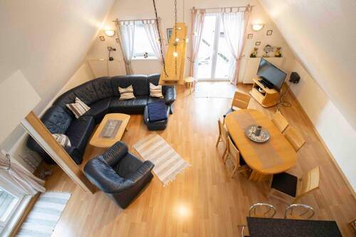 Blick von der Empore auf Wohnbereich - 