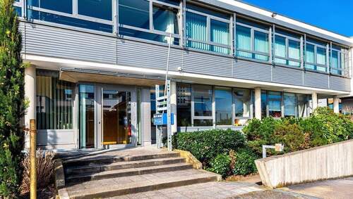 Bürogebäude / Eingangsbereich - Gewerbefläche in Kirchzarten – ca. 124 m² Bürofläche – ab 01.05.2026