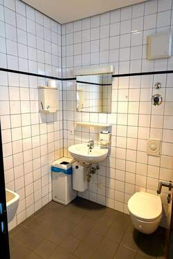 Gäste WC - Büro mit 124,00 m&sup2; in Kirchzarten zur Miete
