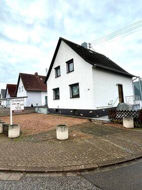 Front - Sofort frei!!! 1 FH in zentraler Lage von 66780 Rehlingen zu Verkaufen