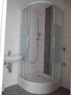 Bad mit Dusche (Beispiel) - 2 Zimmer Etagenwohnung in Görlitz