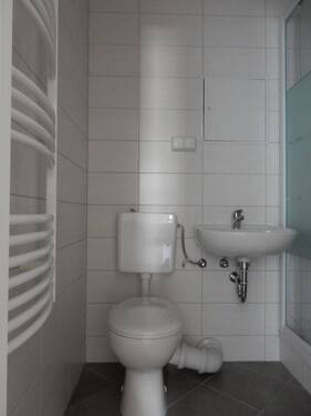 modernes Bad (Beispiel) - Etagenwohnung mit 56,60 m&sup2; in Görlitz zur Miete