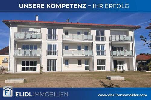 Bild 1 - Exklusive 3 Zimmer in 9 Fam. Haus oberste Etage mit Balkon
