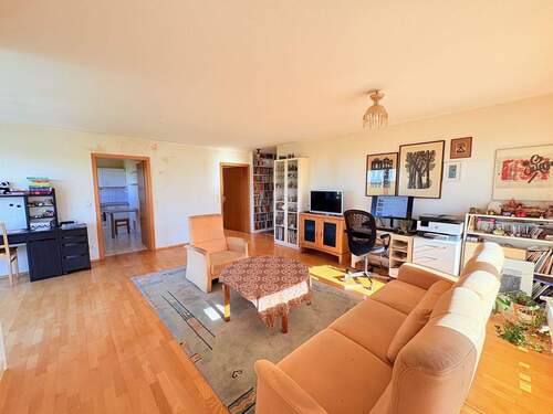 Wohnzimmer - Helles Zuhause mit Hobbyraum - 398.000,00&nbsp;EUR Kaufpreis, ca.&nbsp; 94,00&nbsp;m&sup2;&nbsp;Wohnfl&auml;che