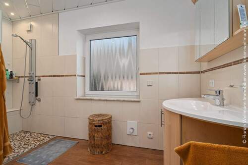 EG Bad mit Dusche und Wanne 10,12 m² - 