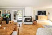 Wohnzimmer mit Kamin - 6 Zimmer Einfamilienhaus zum Kaufen in Harrislee