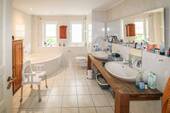 modernes Badezimmer - 