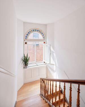 Schönes Treppenhaus - 2 Zimmer Etagenwohnung zum Kaufen in Stuttgart
