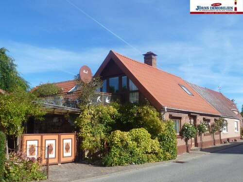 Straßenansicht - 5 Zimmer Doppelhaushälfte in Fehmarn