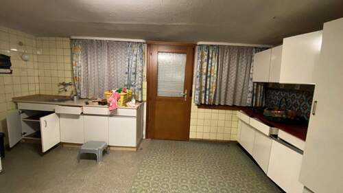 Küche im Erdgeschoss - Mehrfamilienhaus, Wohnhaus mit 152,00 m&sup2; in Bad Peterstal-Griesbach zum Kaufen