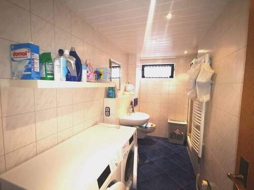 Badezimmer Untergeschoss mit Dusche - 