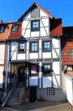 Aussenansicht 1 - Provisionsfrei - Geräumiges 1-2 Familienhaus im Ortskern von Nieste