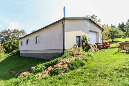 Halle hinter dem Haus - 